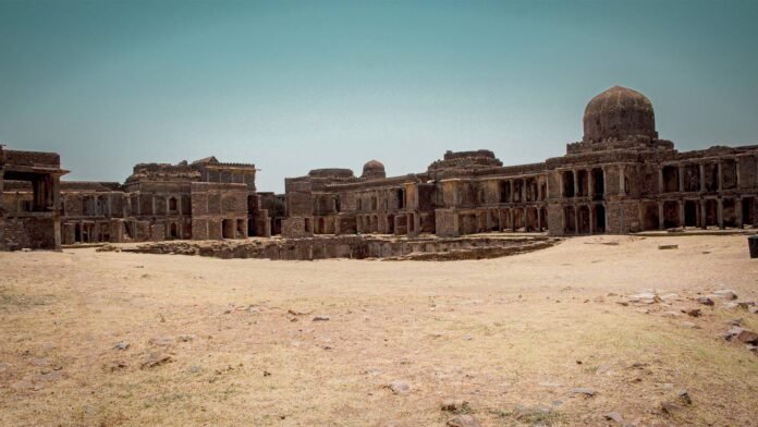 Raisen fort back view raisen merizindagani.com pankaj sharma